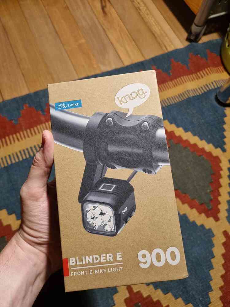 Knog Blinder E 900 box